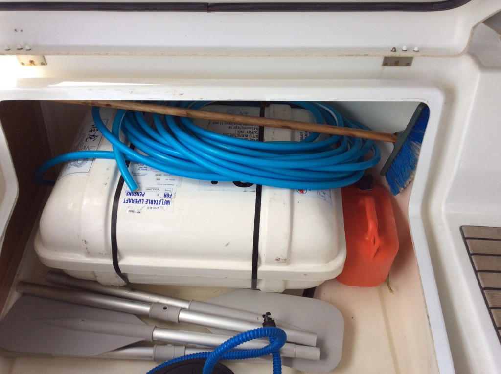 08 liferaft,waterhose,oars fro the dingy