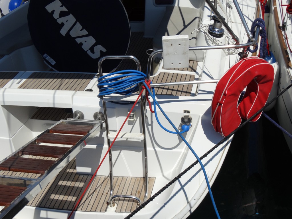 05 horseshoe lifebuoys