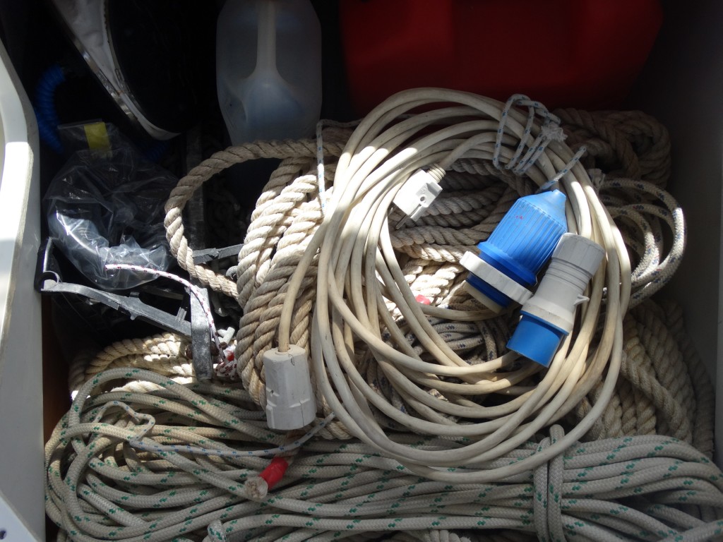 10 spare anchor ashortment ropes