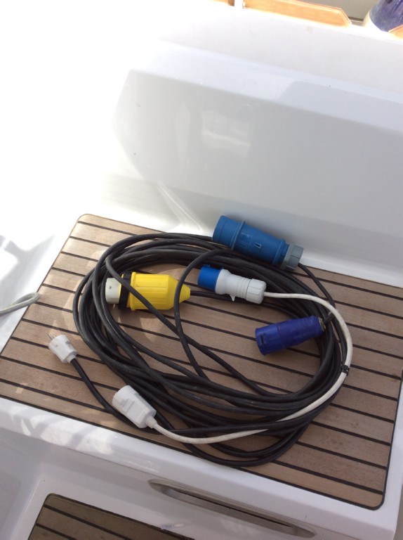 11 220 v cable and adaptor