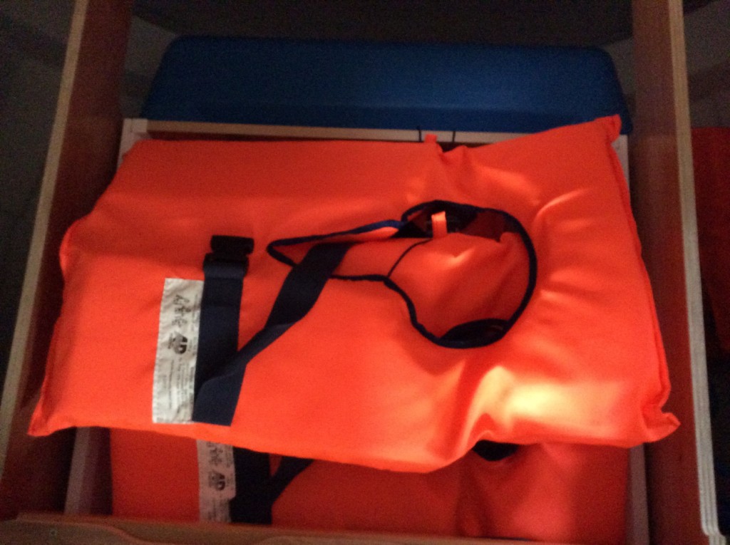 25 lifejackets