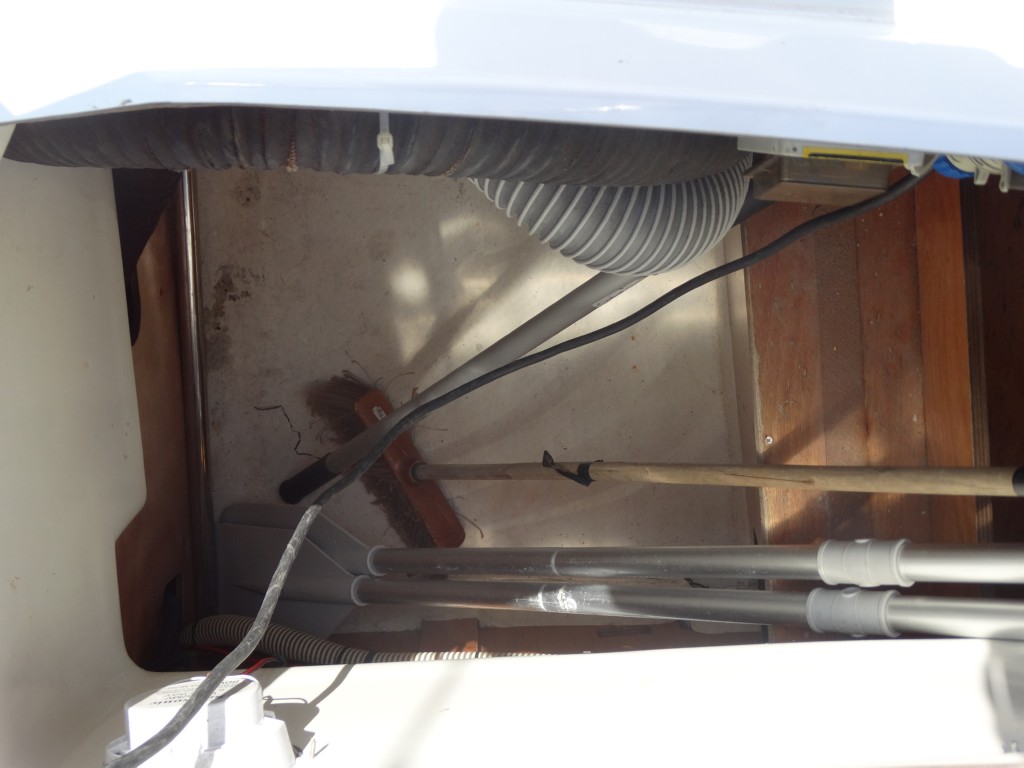 07 deck brush oars for the dingy