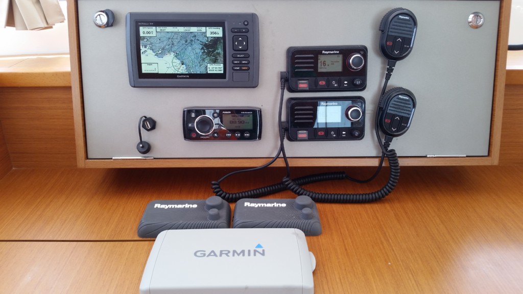 Garmin instruments, 2 vhf