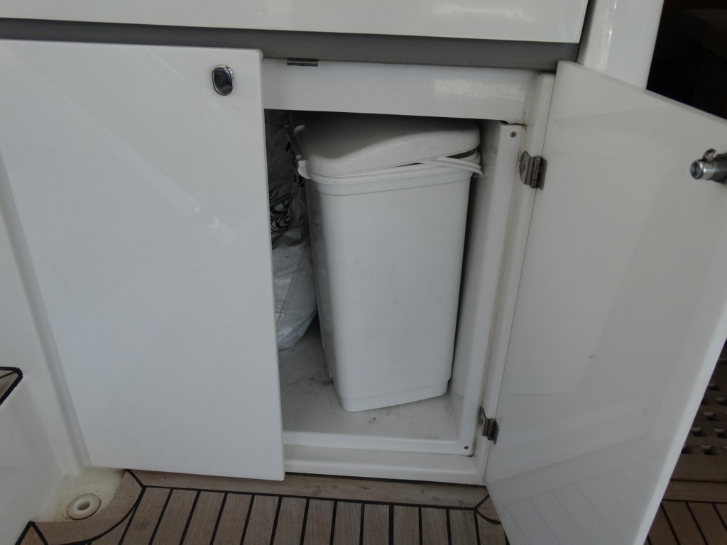 18 dustbin