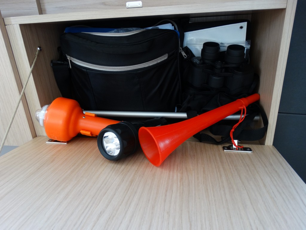 07 binoculars, flash lamp, foghorn,