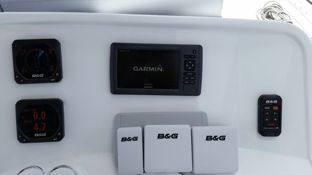 Cockpit gps plotter, sounder,log speed,anemometer,winder