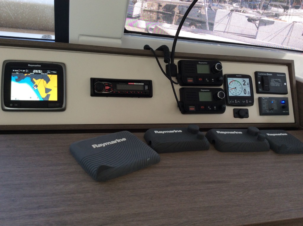 Raymarine instruments,hifi -mp3, 2 vhf