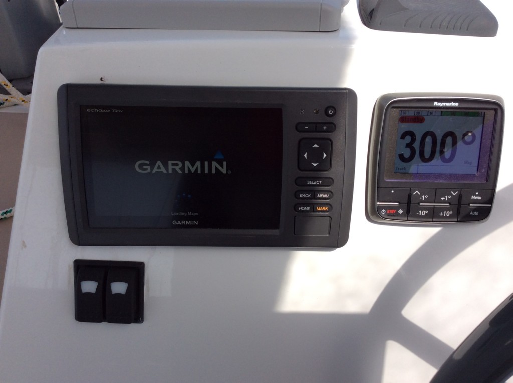 Cockpit gps plotter, sounder,log speed,anemometer,winder