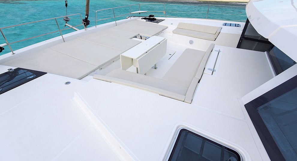 Bali 5.4 bow deck