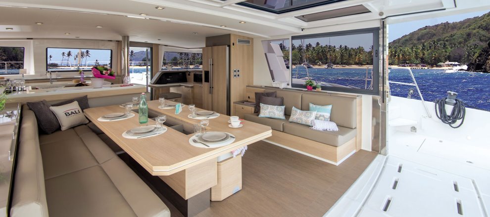 Bali 5.4 deck saloon