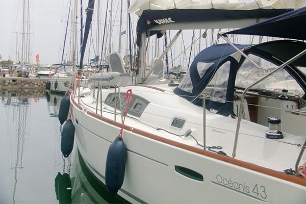 Beneteau Oceanis 43